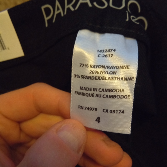 Brand new Parasuco size 4 women's skinny jeans - Picture 2 of 4